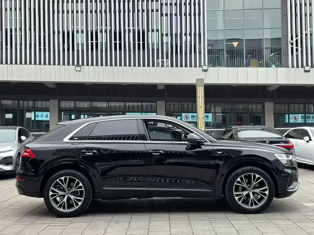 Audi Q8 — фото 8