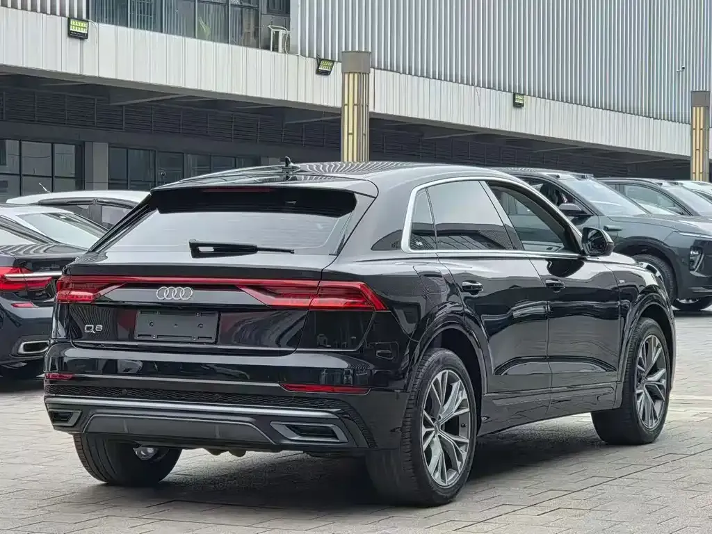 Audi Q8 — фото 3