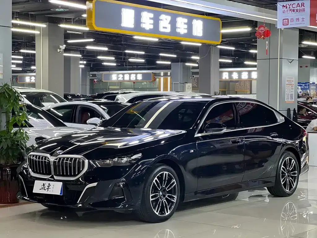 BMW 5 Series — фото 1