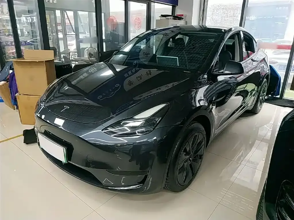 Tesla Model Y — фото 8