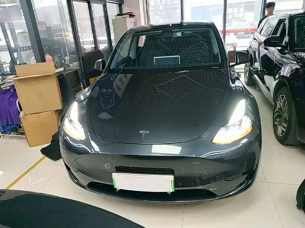 Tesla Model Y — фото 4