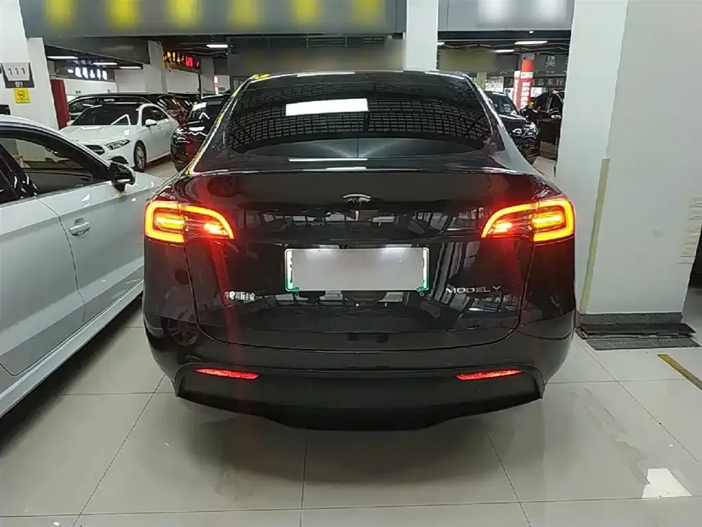 Tesla Model Y — фото 6