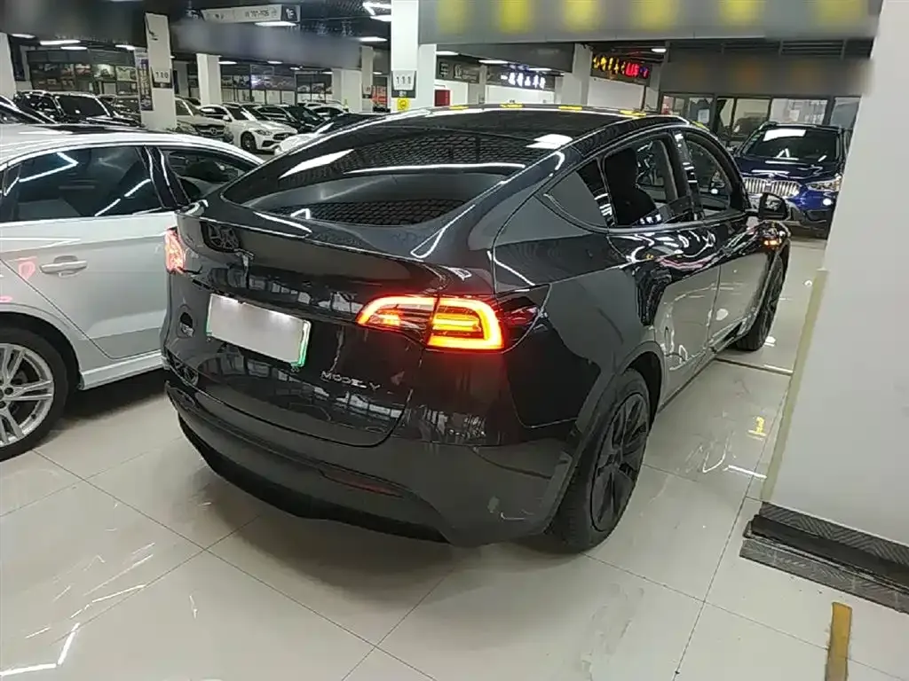 Tesla Model Y — фото 7