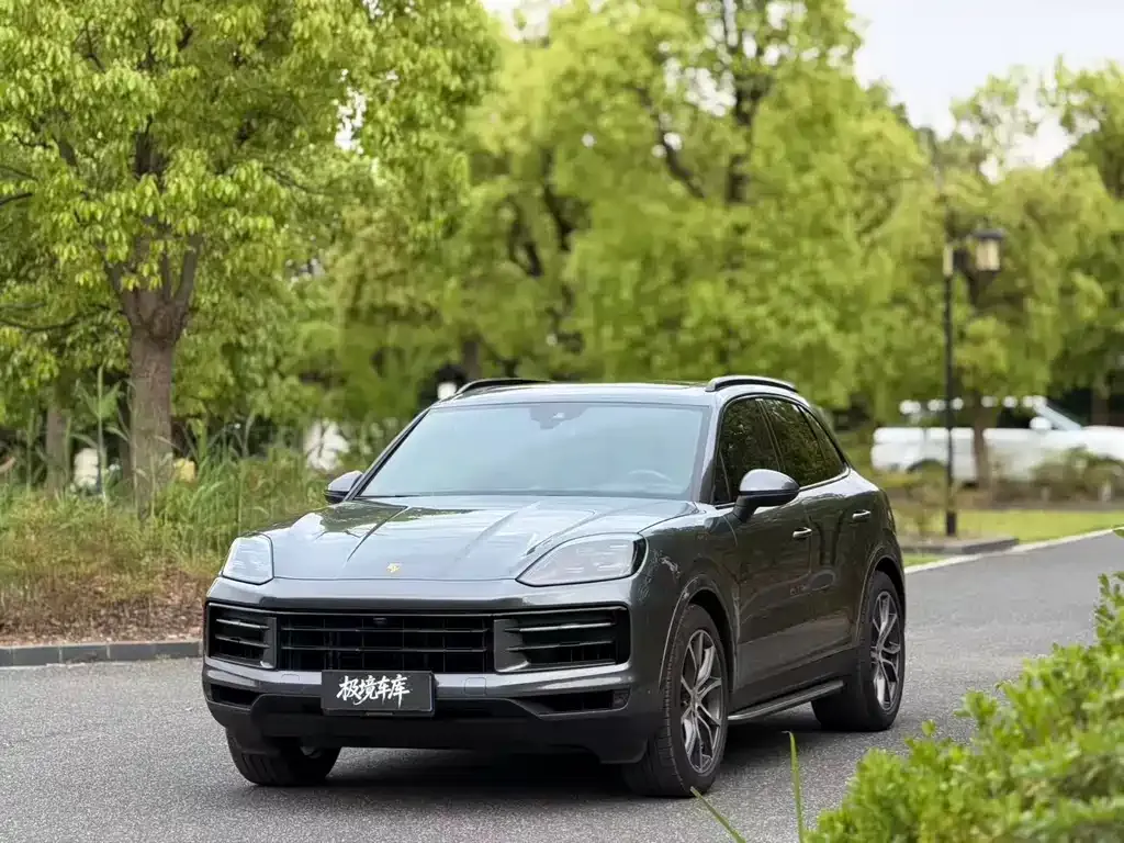Porsche Cayenne — фото 1