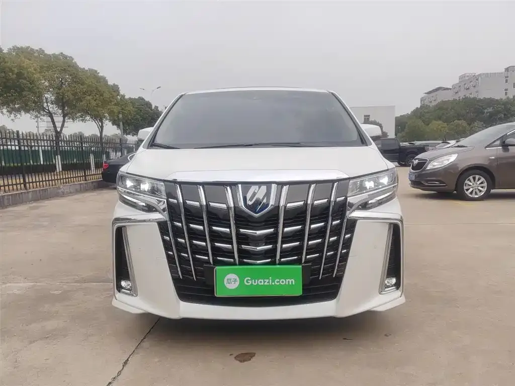 Toyota Alphard — фото 4