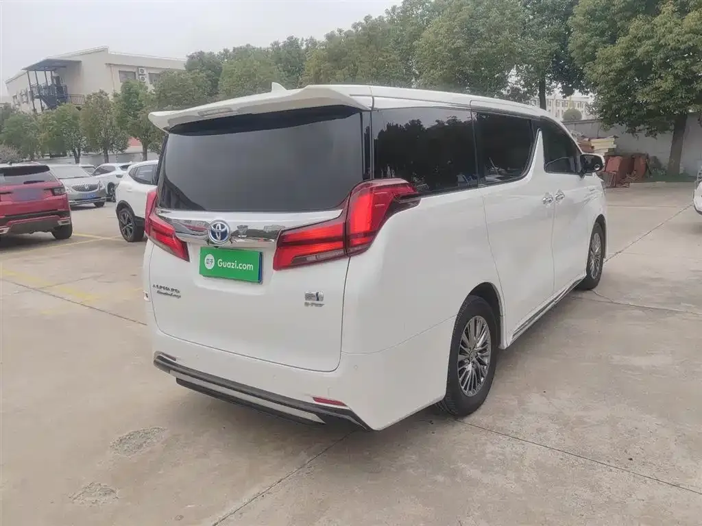 Toyota Alphard — фото 5
