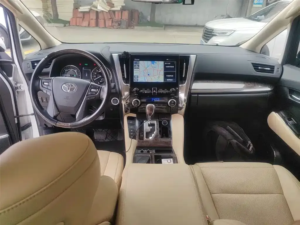 Toyota Alphard — фото 3