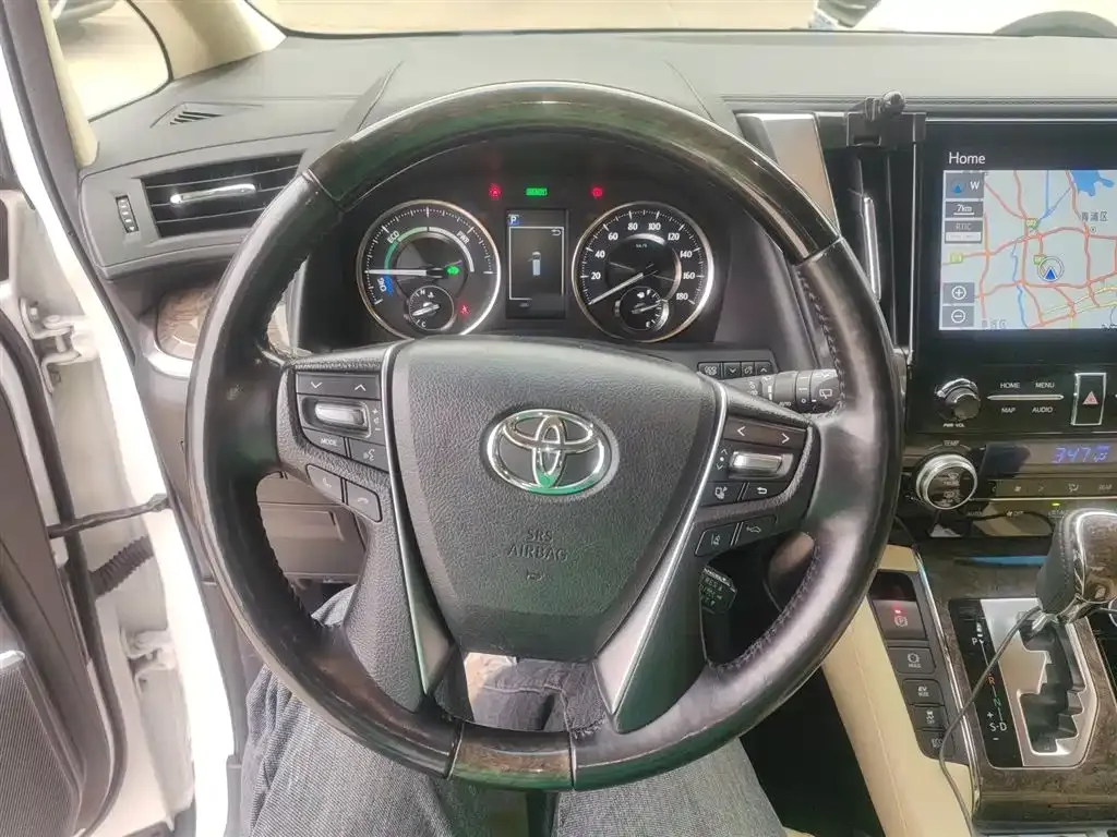 Toyota Alphard — фото 6
