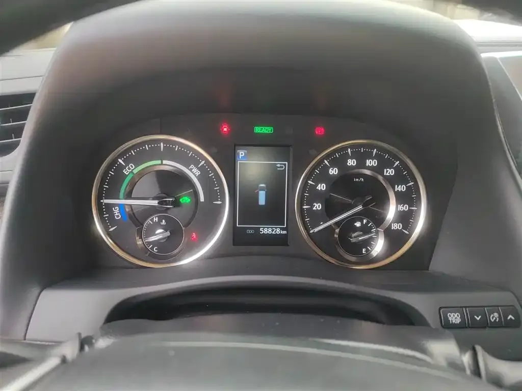 Toyota Alphard — фото 2