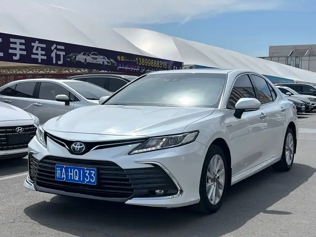 Toyota Camry — фото 6