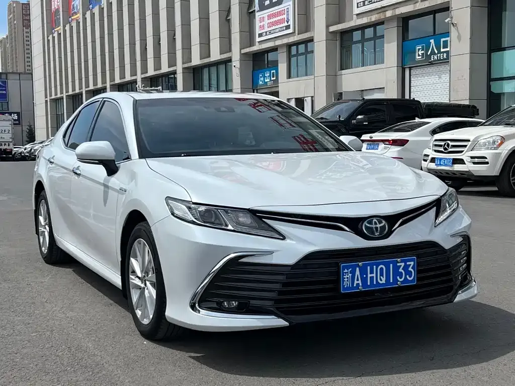 Toyota Camry — фото 5