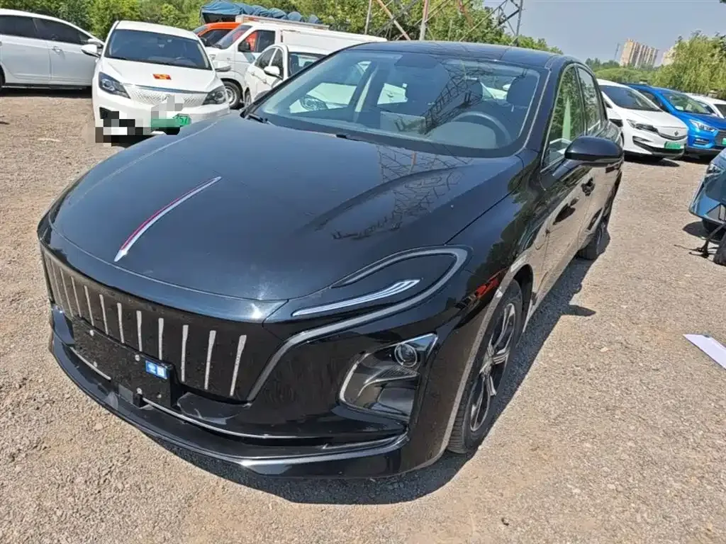 Hongqi E-QM5