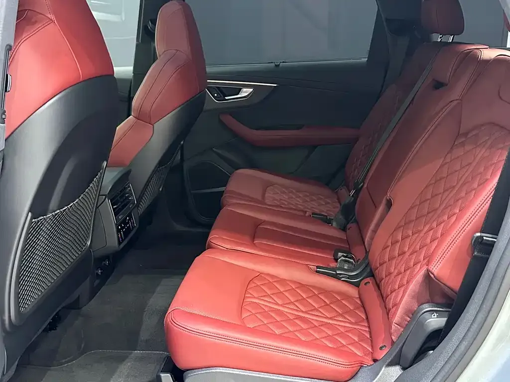 Audi SQ7 2025 из CN, фото 9