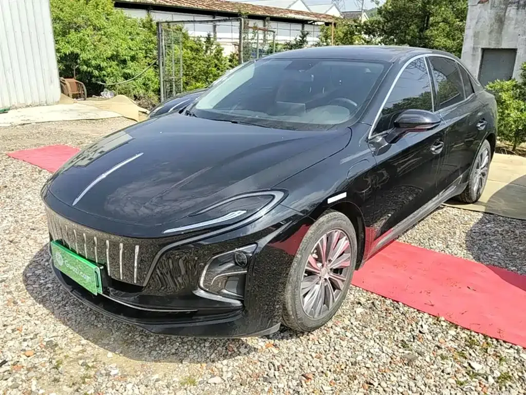 Hongqi E-QM5