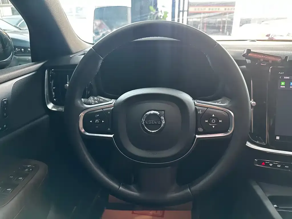 Volvo S60 2023 из CN, фото 2