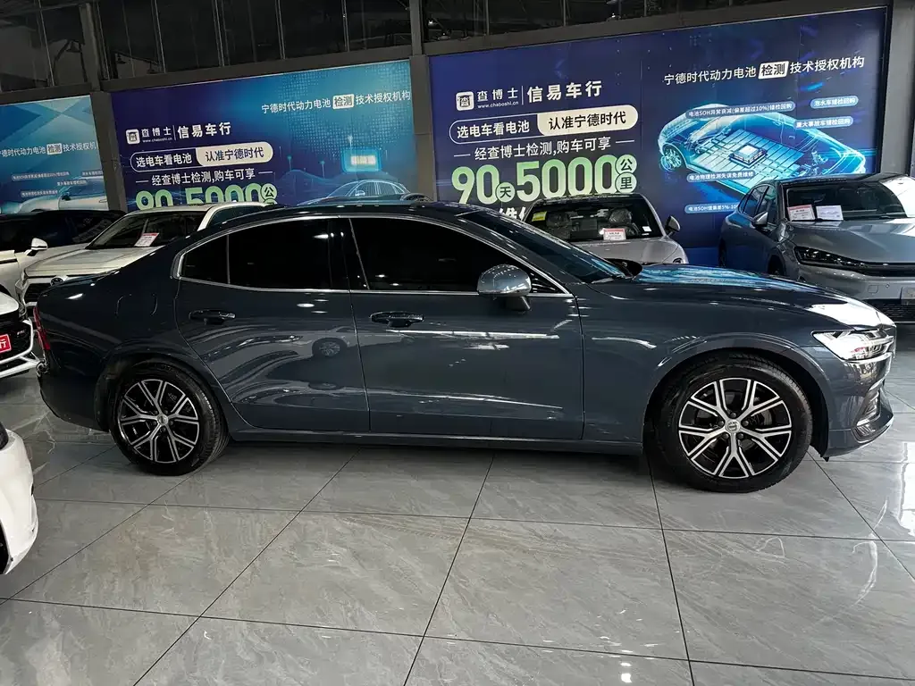 Volvo S60 2023 из CN, фото 3