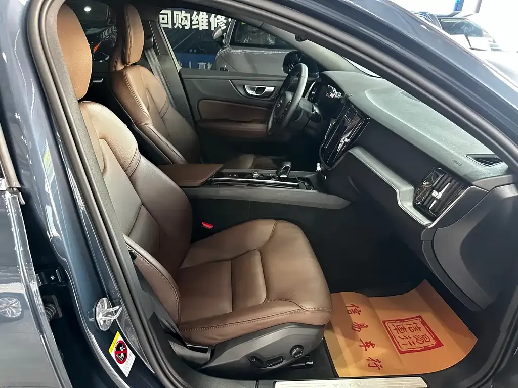 Volvo S60 2023 из CN, фото 7