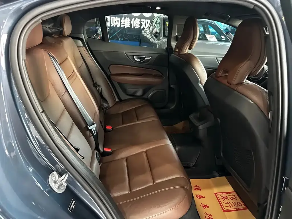Volvo S60 2023 из CN, фото 10