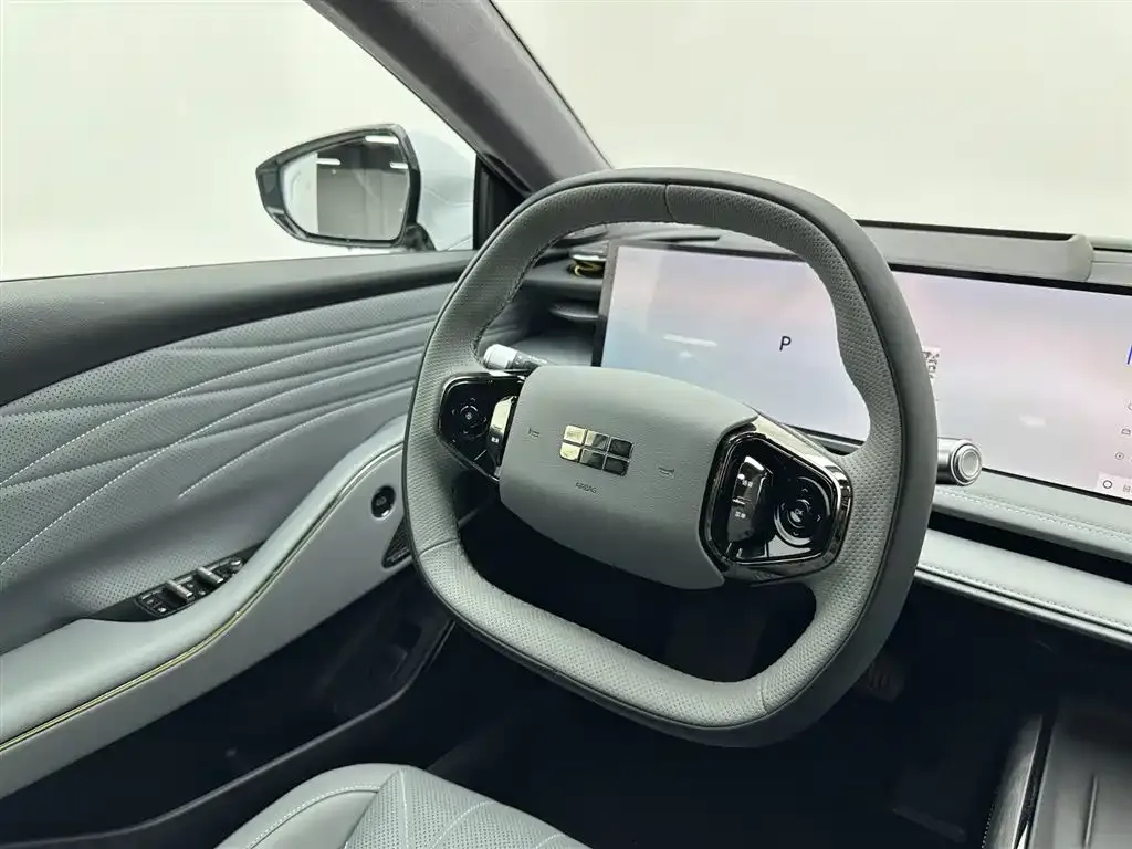 Geely Galaxy E8 — фото 10