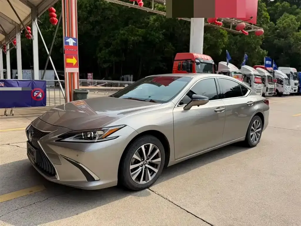 Lexus ES — фото 1