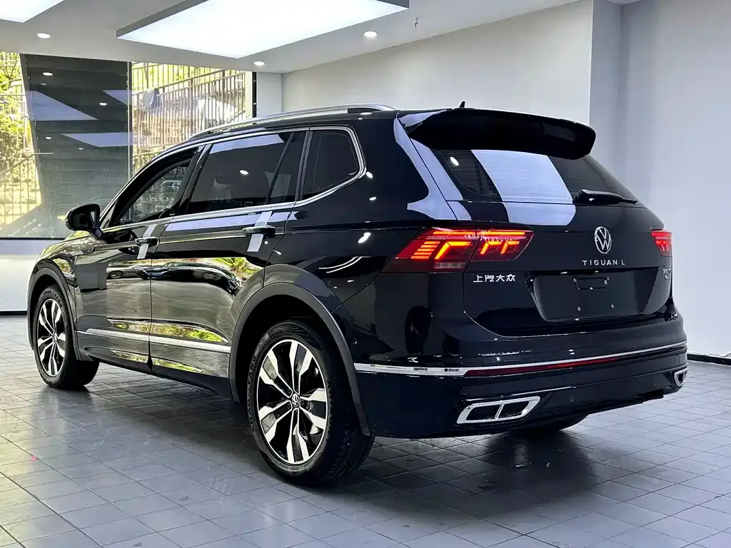 Volkswagen Tiguan L — фото 9