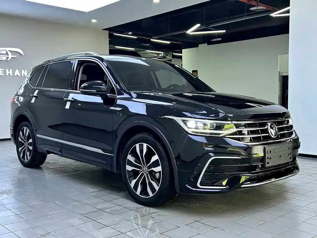 Volkswagen Tiguan L — фото 8