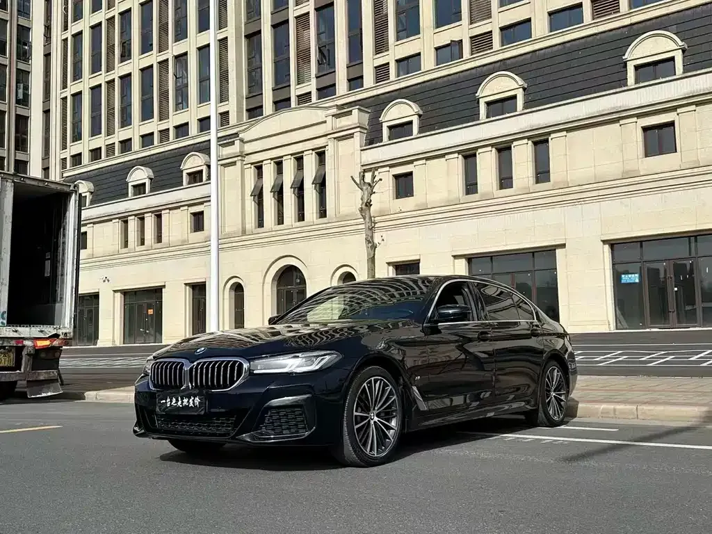 BMW 5 Series — фото 1