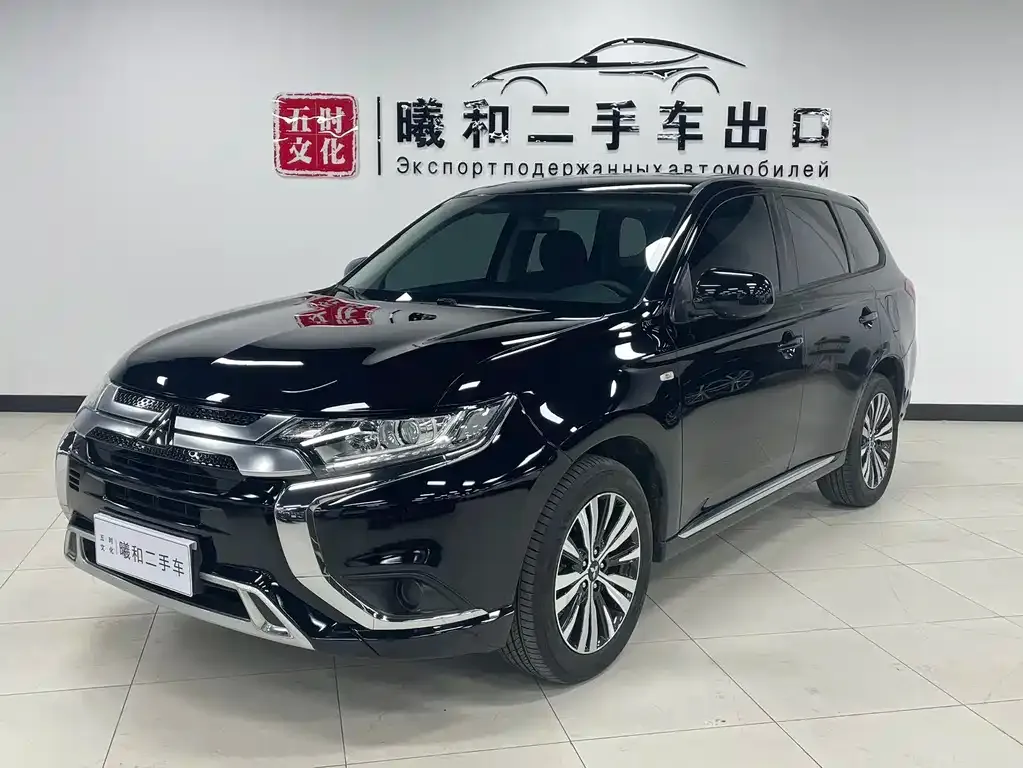 Mitsubishi Outlander — фото 1