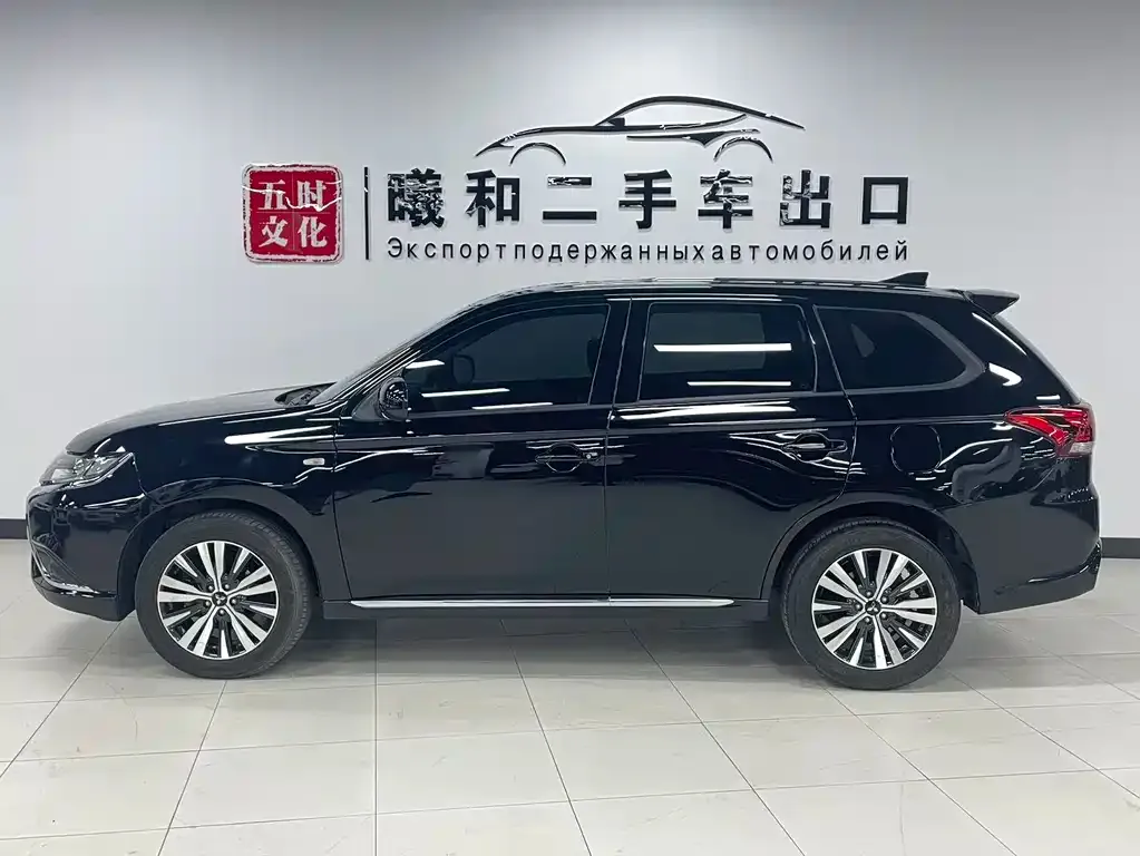 Mitsubishi Outlander — фото 2