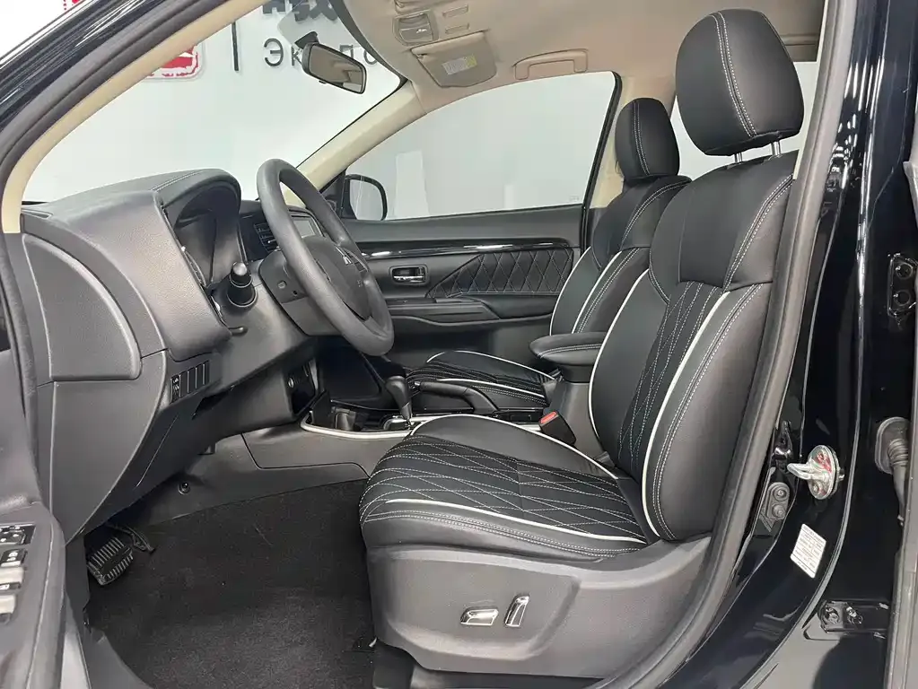 Mitsubishi Outlander — фото 10
