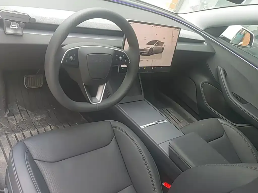 Tesla Model 3 — фото 2