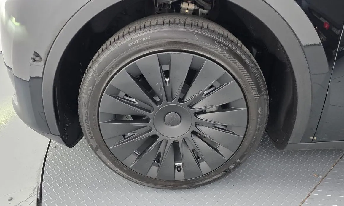 Tesla Model Y 2024 из KR, фото 9