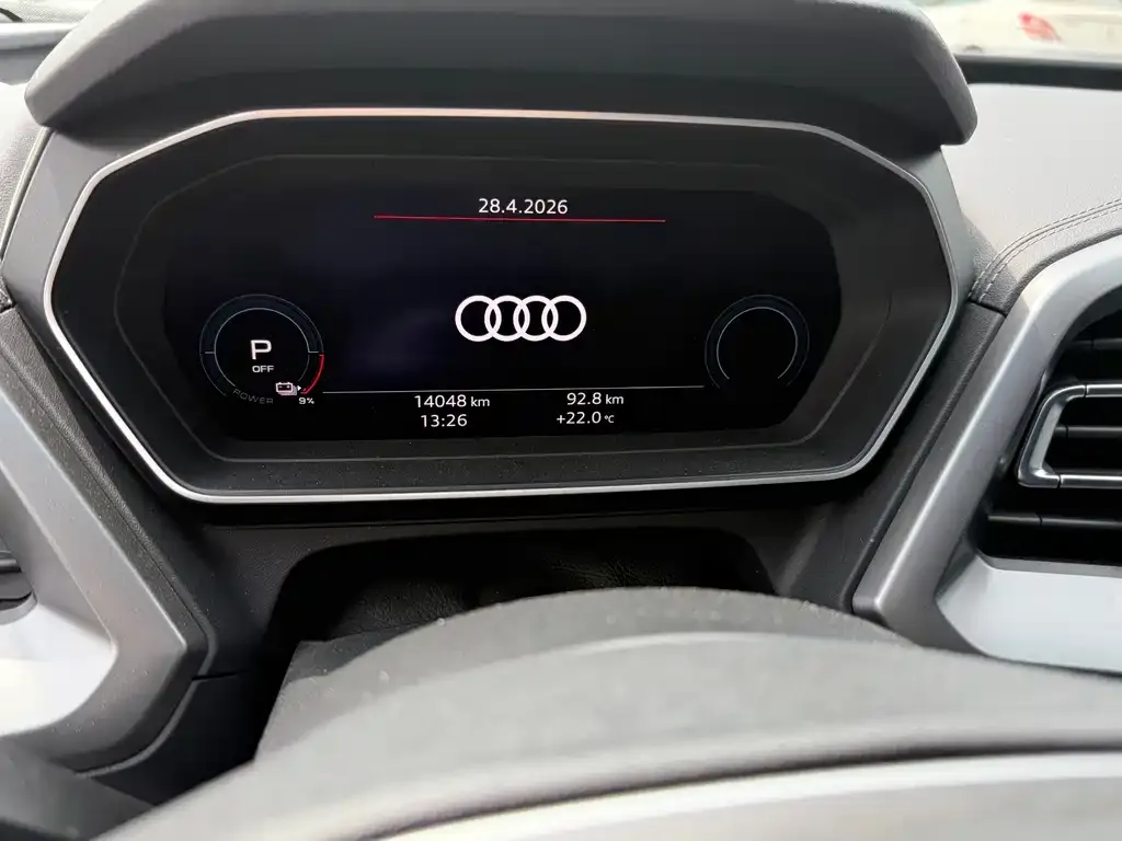 Audi Q4 e-tron — фото 2