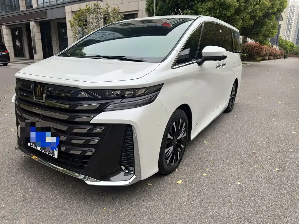 Toyota Vellfire — фото 1