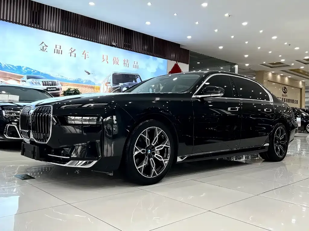 BMW 7 Series — фото 1