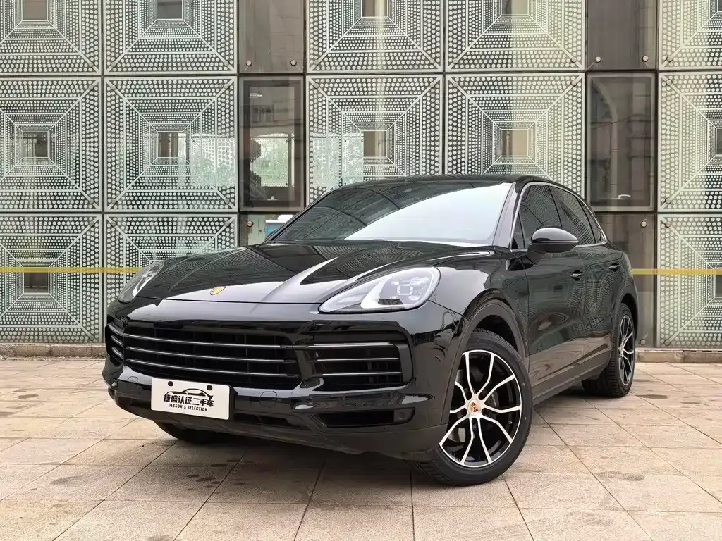 Porsche Cayenne — фото 1