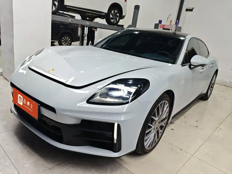 Porsche Panamera — фото 1