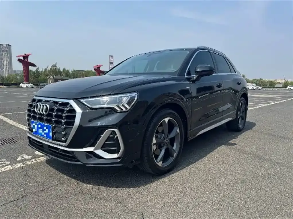 Audi Q3 — фото 1