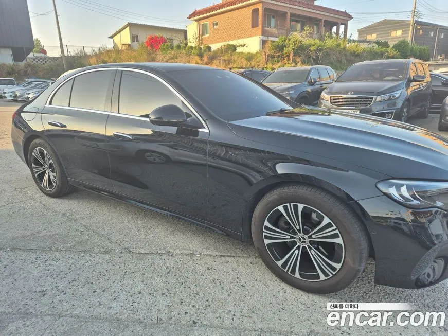 Mercedes-Benz E-Class E350e 4MATIC 1