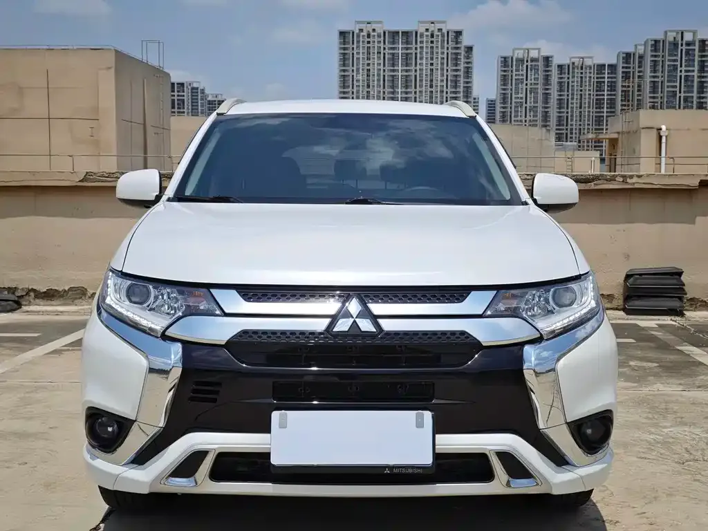 Mitsubishi Outlander — фото 3