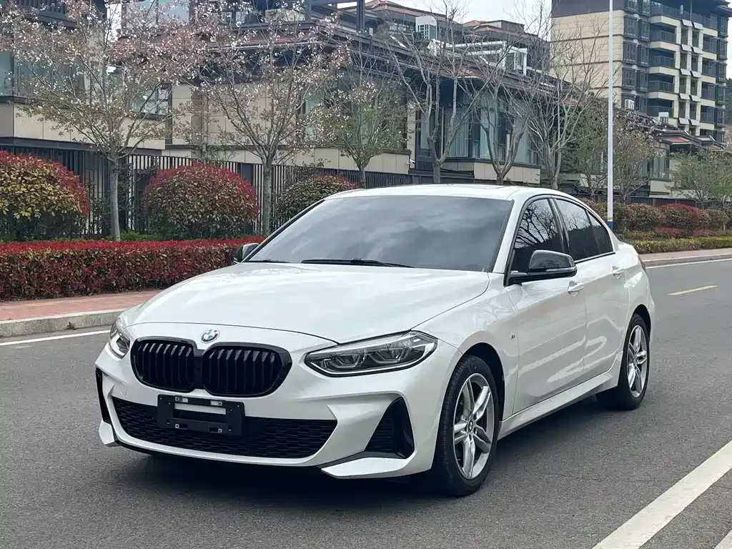 BMW 1 Series 2021 из CN, фото 1