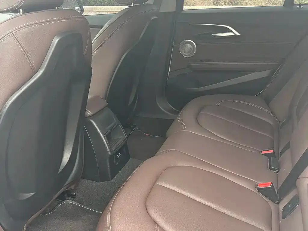 BMW 1 Series 2021 из CN, фото 3