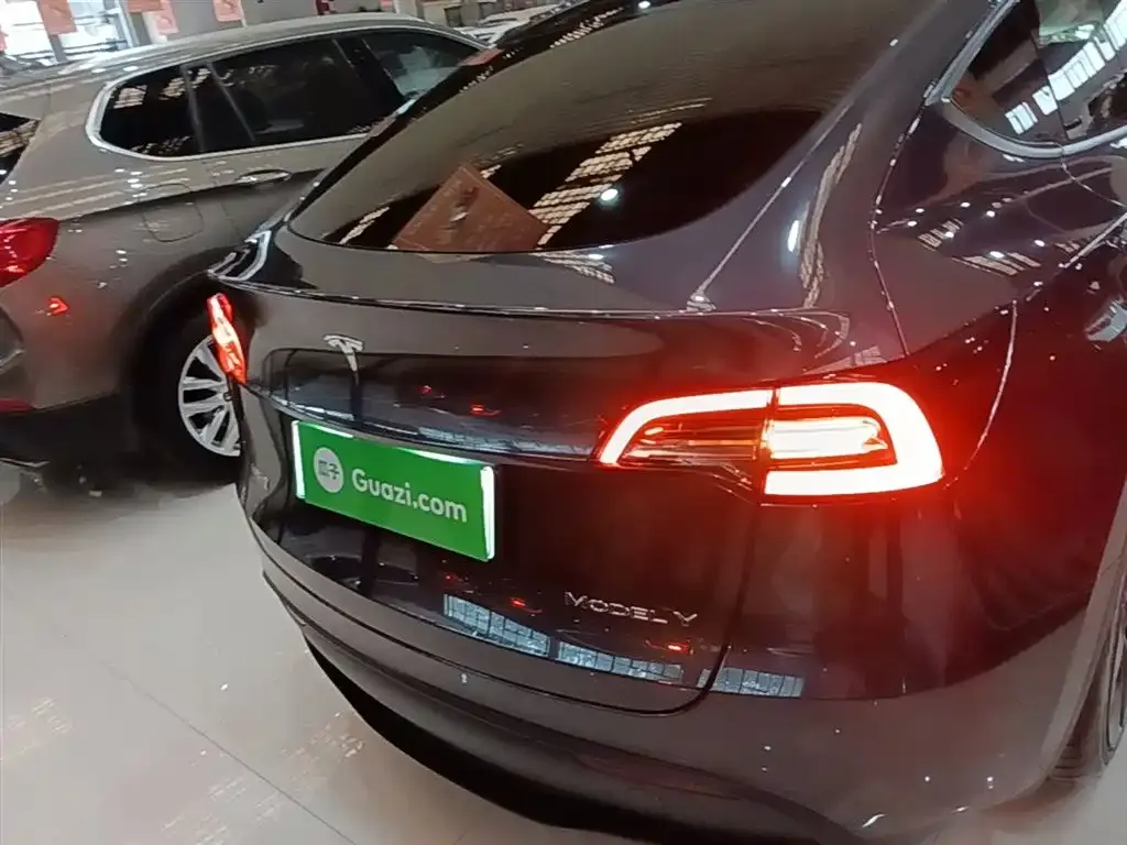 Tesla Model Y — фото 2