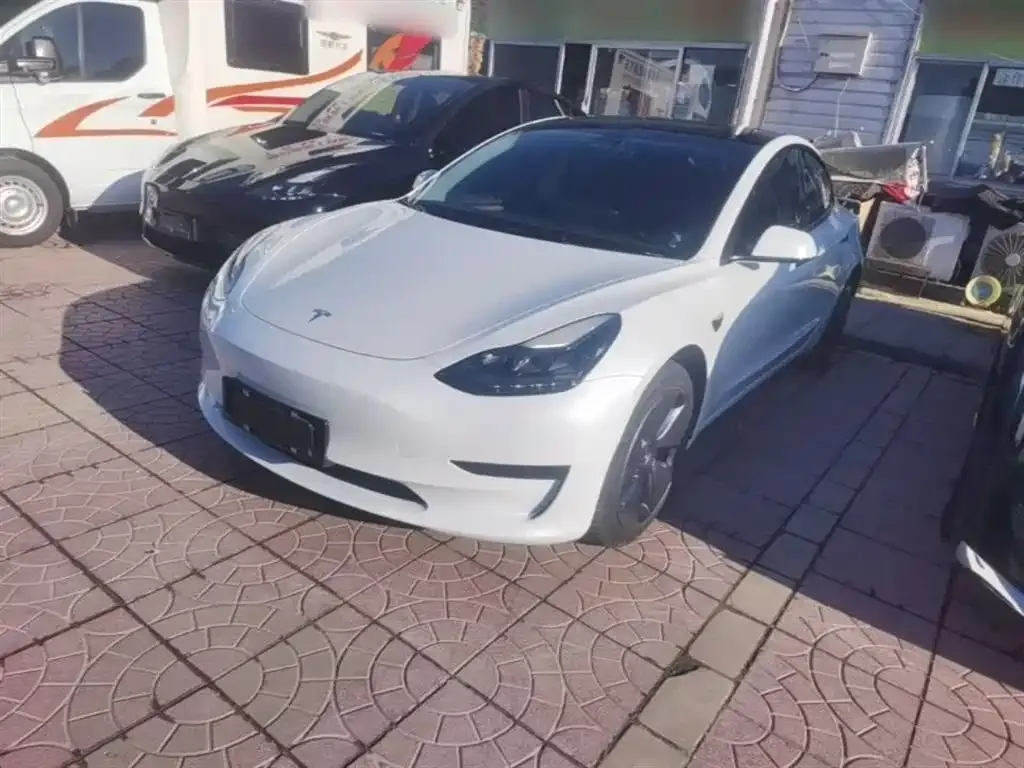 Tesla Model 3 — фото 1