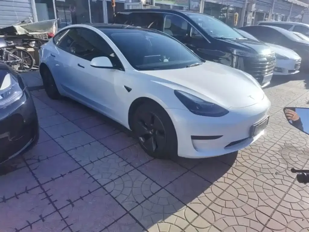 Tesla Model 3 — фото 6