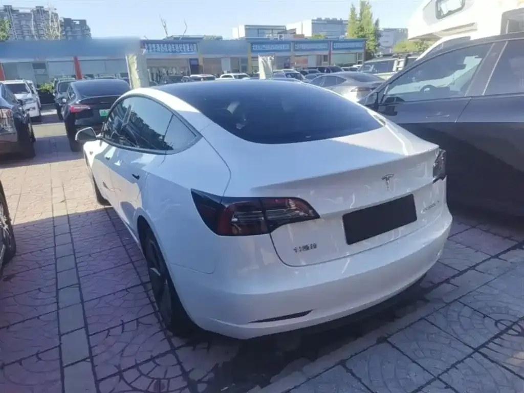 Tesla Model 3 — фото 7