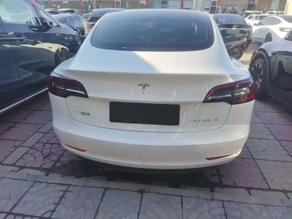 Tesla Model 3 — фото 3