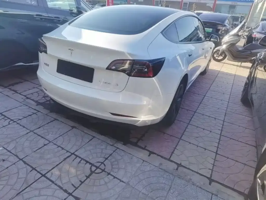 Tesla Model 3 — фото 10
