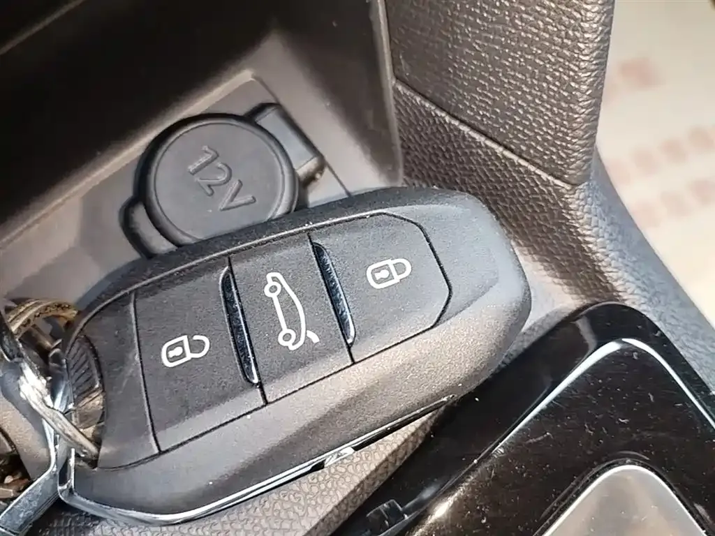 Peugeot 408 2025 из CN, фото 3