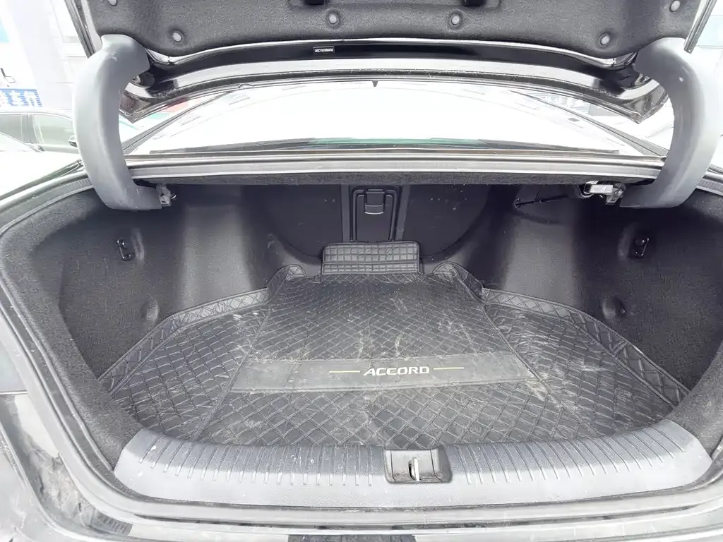 Honda Accord — фото 8